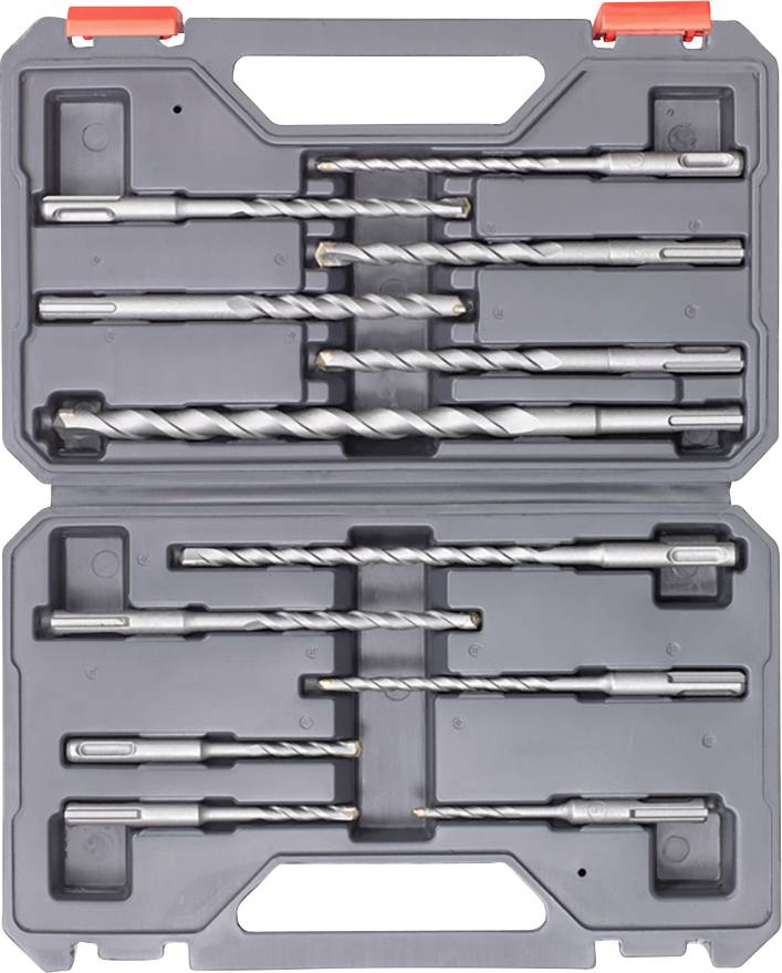 Ein schwarzer Werkzeugkoffer mit verschiedenen Metallbohrern in unterschiedlichen Größen, geordnet in Fächern.