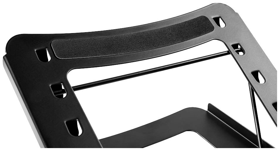 Ein schwarzer Metallrahmen eines Klappstuhls ist abgebildet. Er zeigt Aussparungen im Sitzbereich und eine Querstrebe zur Stabilität.