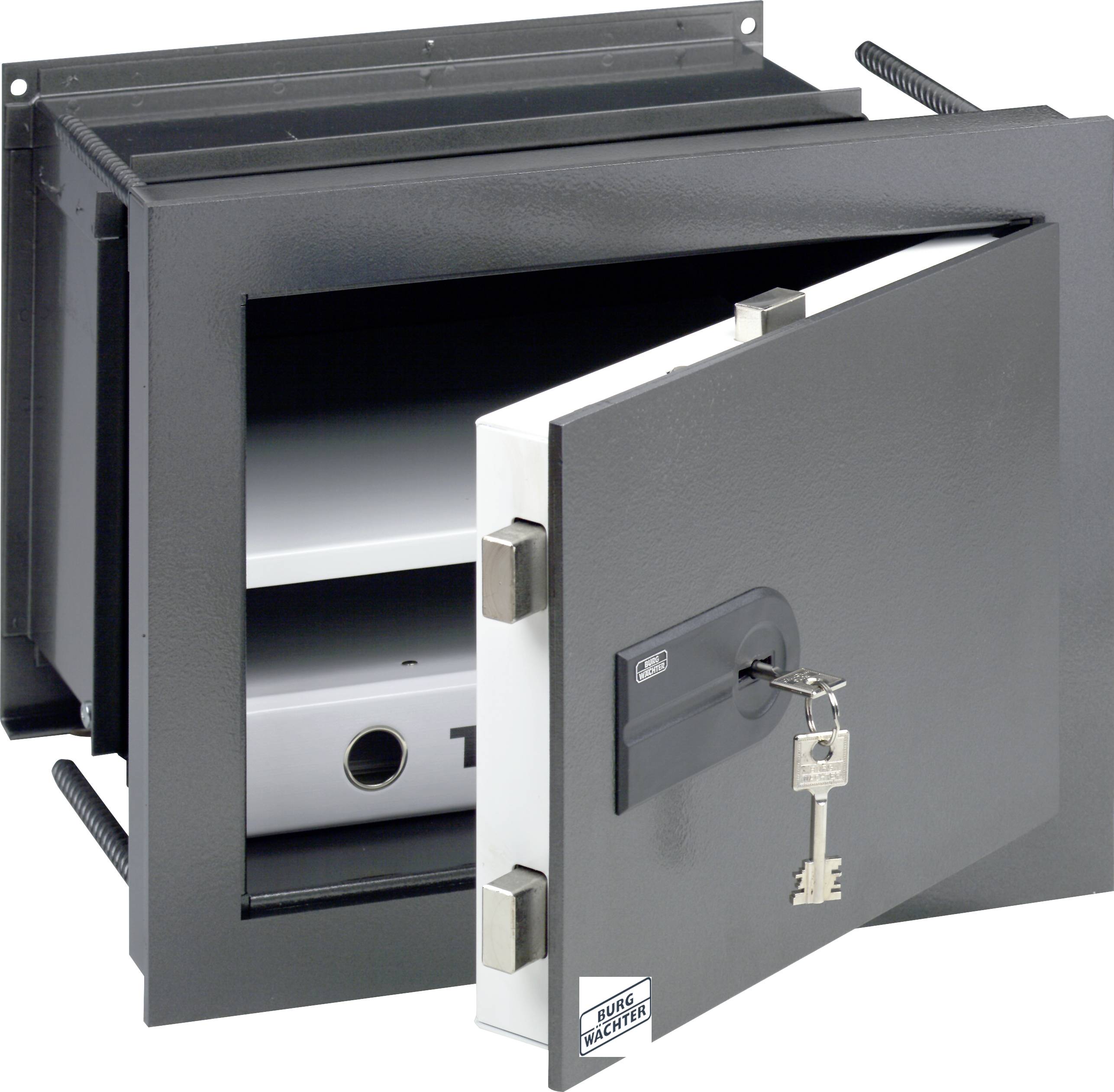 Ein offener Wandtresor, teilweise eingebaut, zeigt im Inneren zwei Ordner. Ein Schlüssel steckt im Schloss, bereit zum Abschließen.