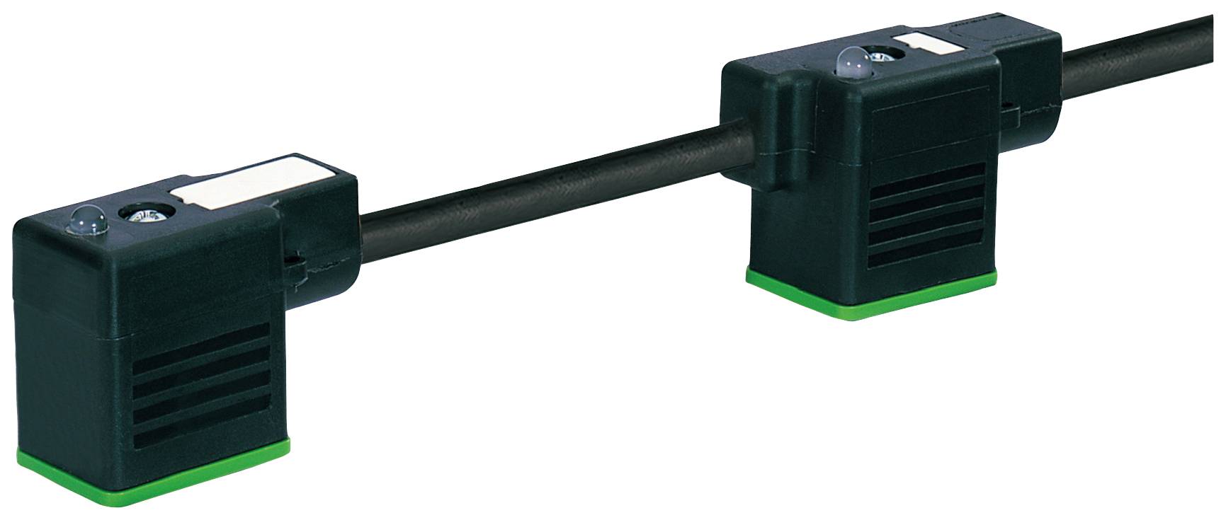 Zwei schwarze Elektrokomponenten mit grüner Basis, montiert an einem Kabel. Sie haben Befestigungsschrauben und weiße Beschriftungsetiketten.