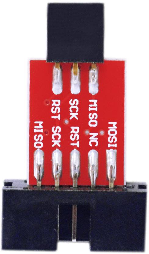 Auf dem Bild ist ein rot-schwarzer Adapter mit sechs silbernen Pins zu sehen, die mit 'MISO', 'SCK', 'RST' und 'MOSI' beschriftet sind.