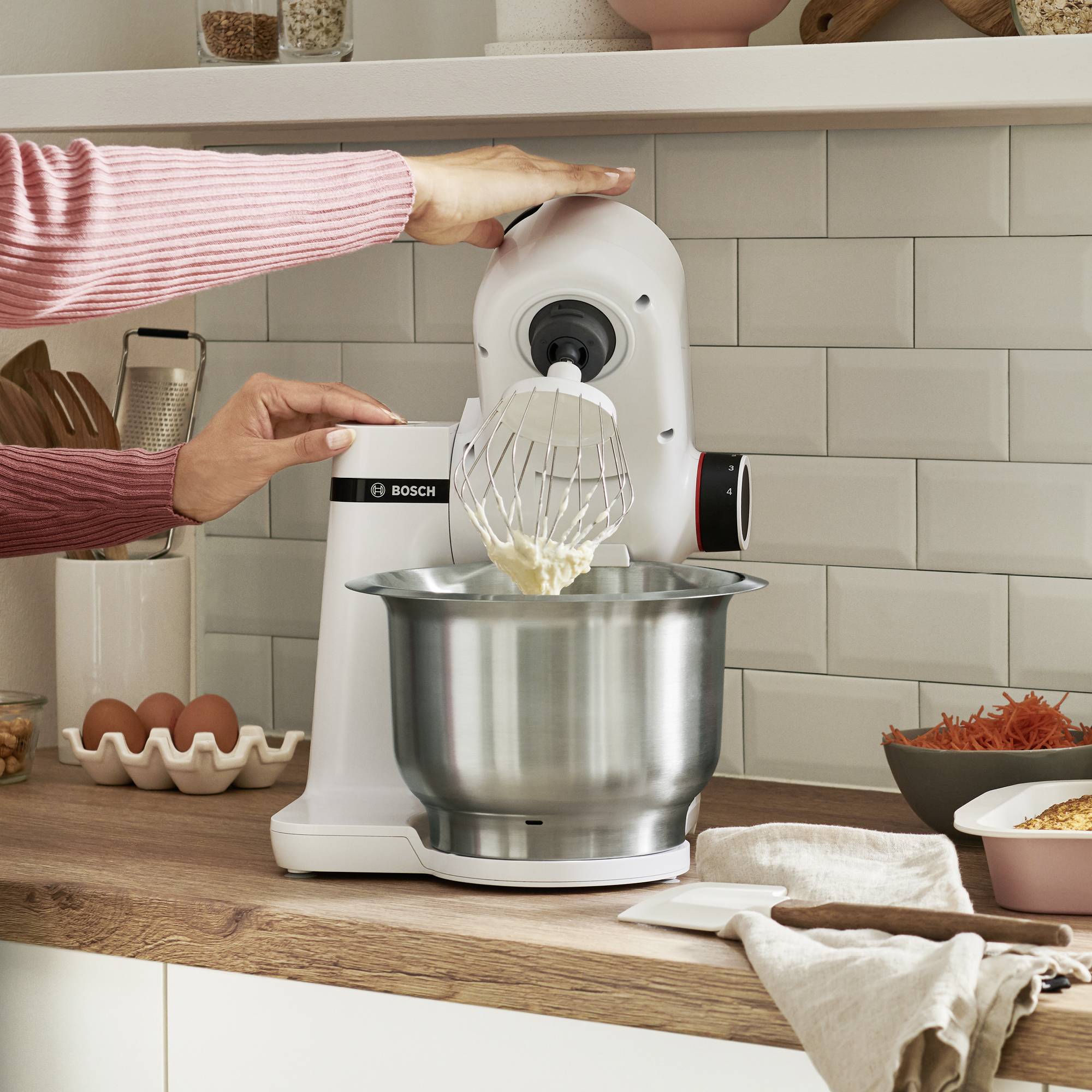 Bosch MUMS2EW 00 Küchenmaschine 700 W, 3,8 L Edelstahlschüssel, 4 Arbeitsstufen