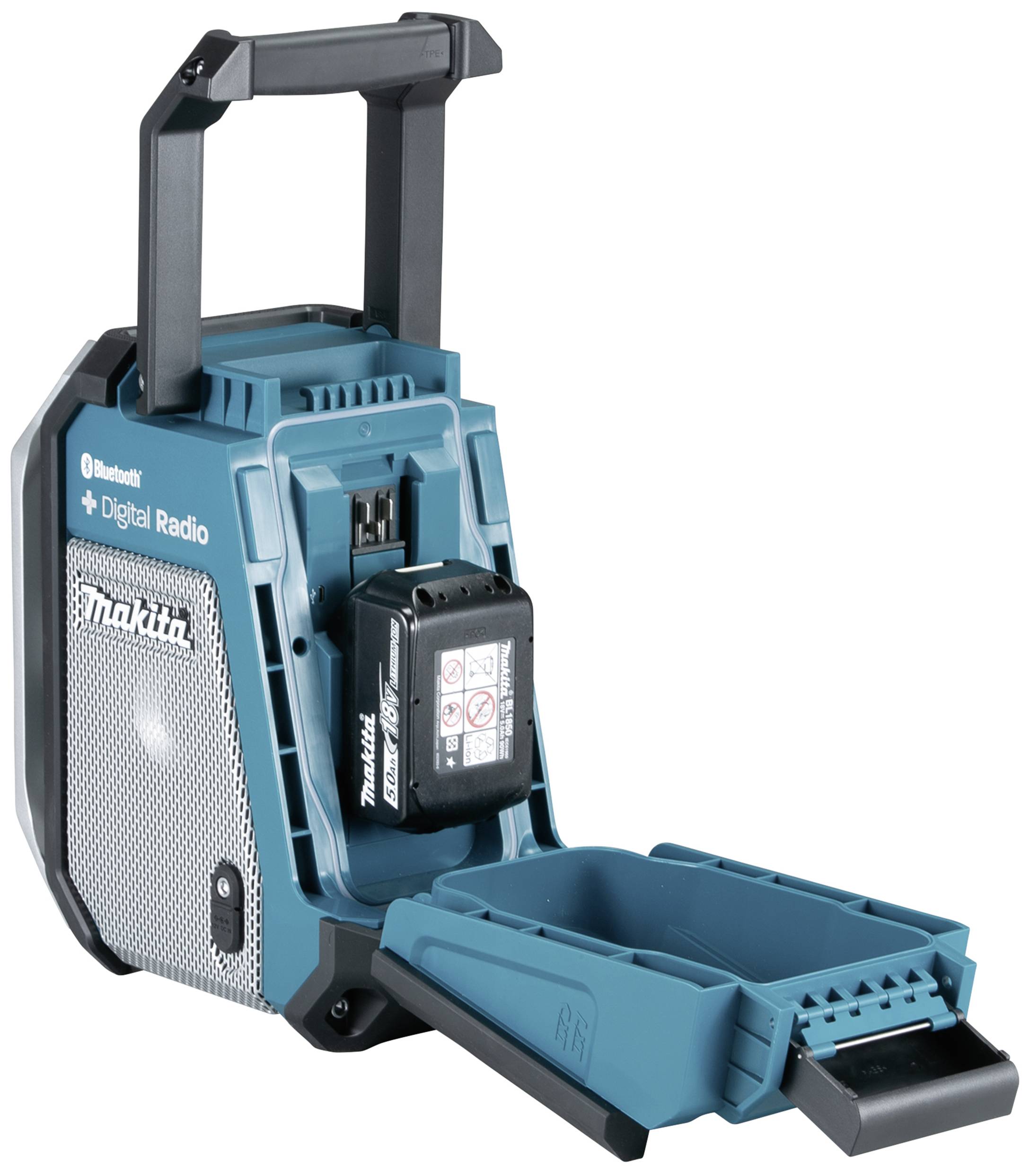 Ein digitales Baustellenradio mit Bluetooth und Akku-Fach von Makita, geöffnet, um den Akku einzusetzen.