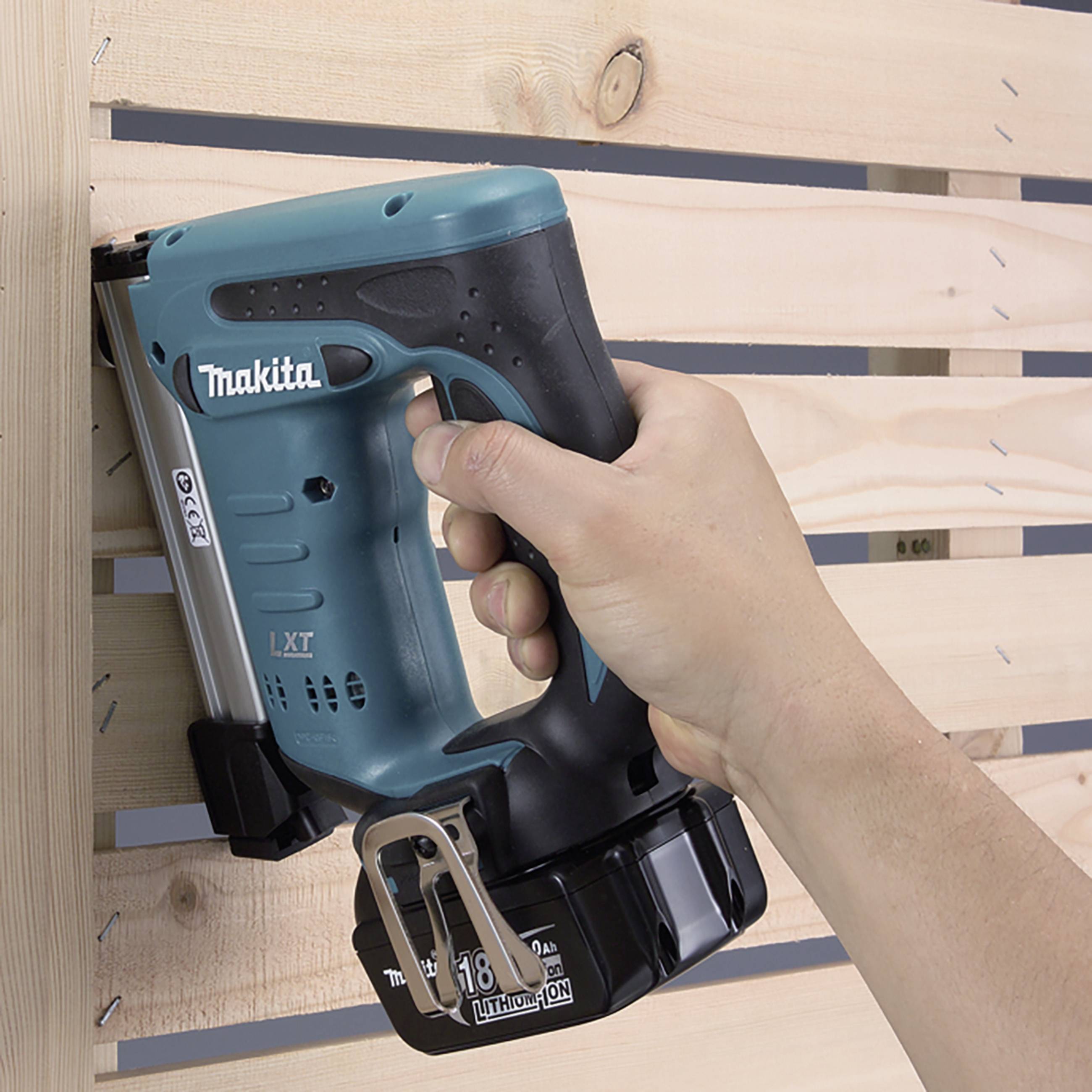 Makita DST221Z Akkutacker