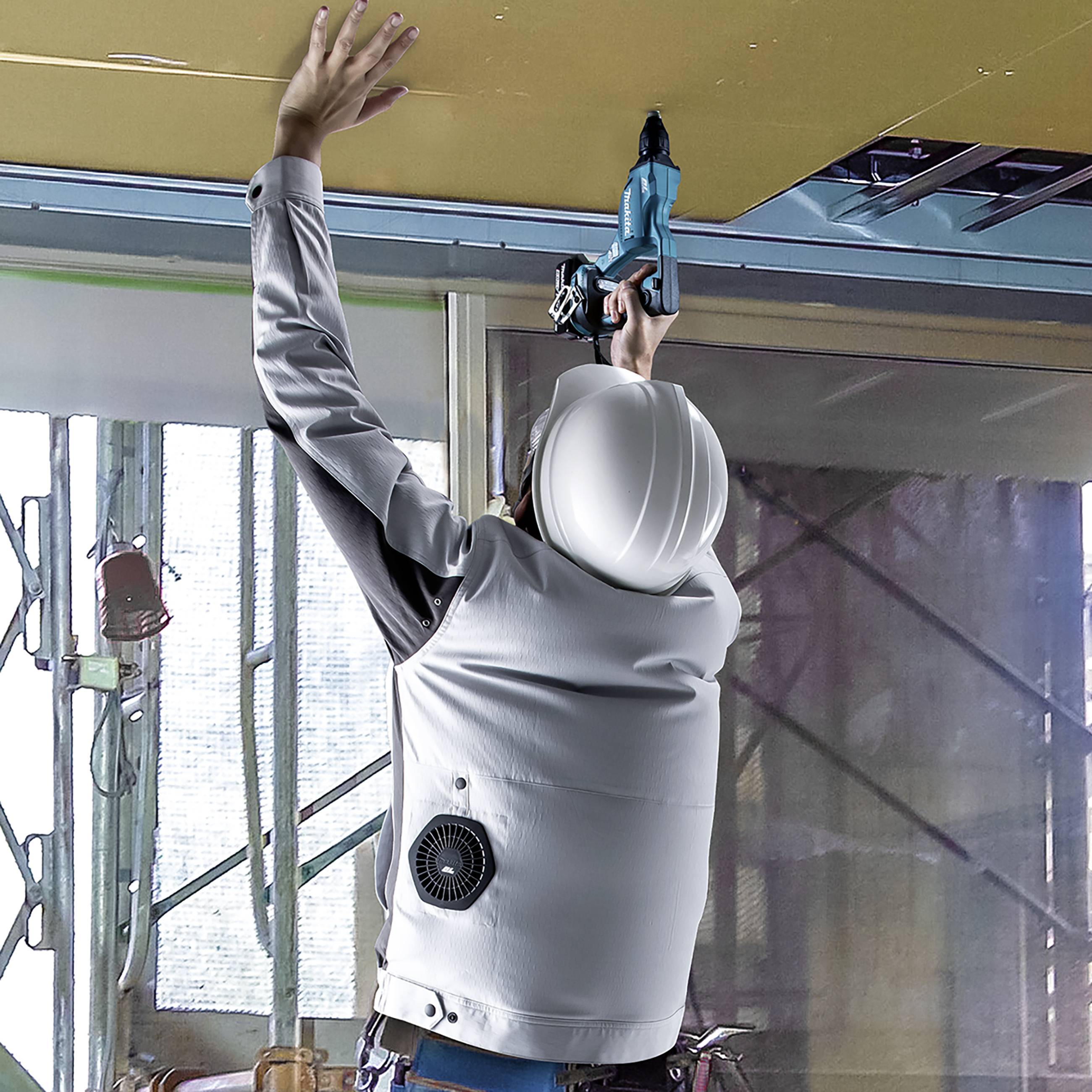 Makita DFJ213ZXL Akku-Klimajacke Gr.XL Kleider-Größe: XL Grau