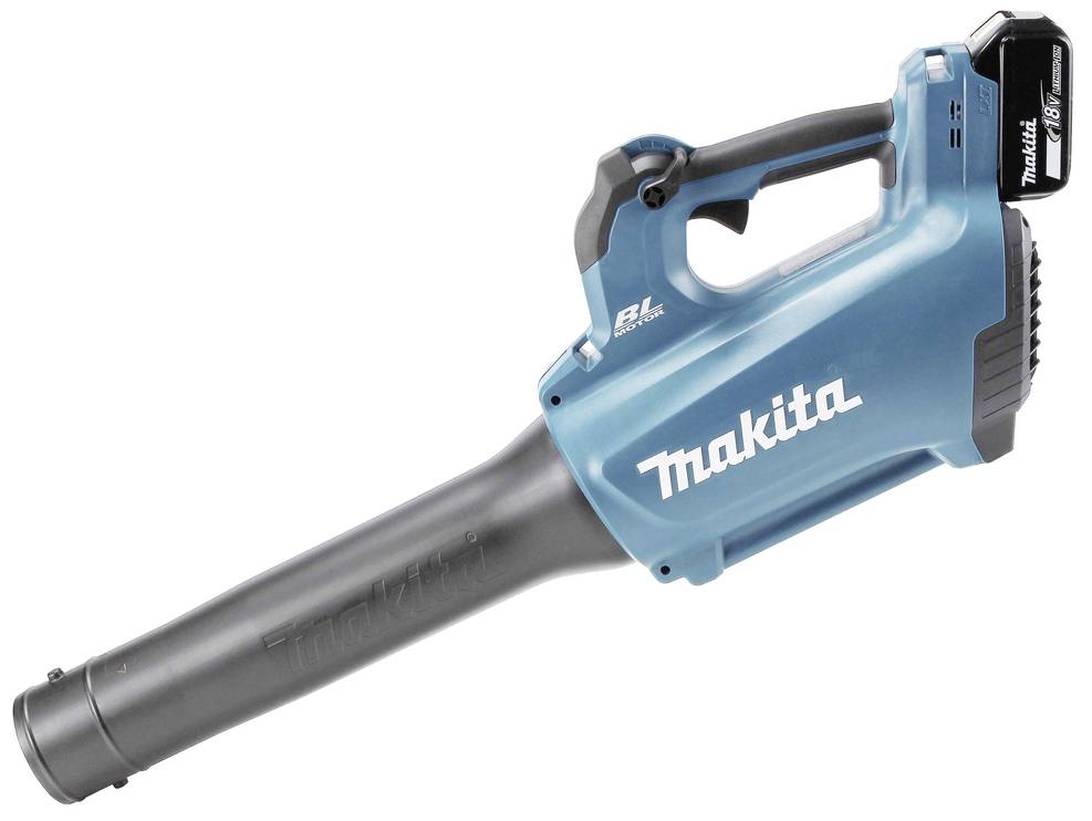 Ein blauer, kabelloser Laubbläser mit schwarzem Rohr, Markenname 'Makita', Akku am Griff; geeignet für Gartenarbeiten.