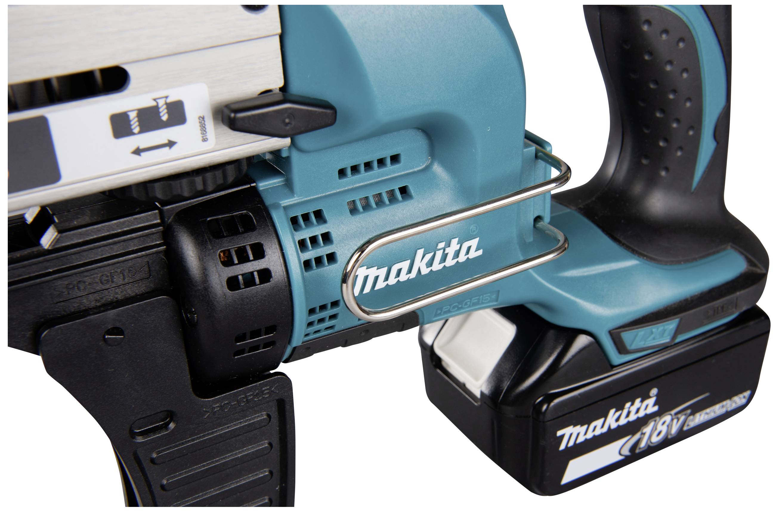 Akkubohrmaschine von Makita mit 18V-Lithium-Ionen-Akku in der Nahaufnahme.