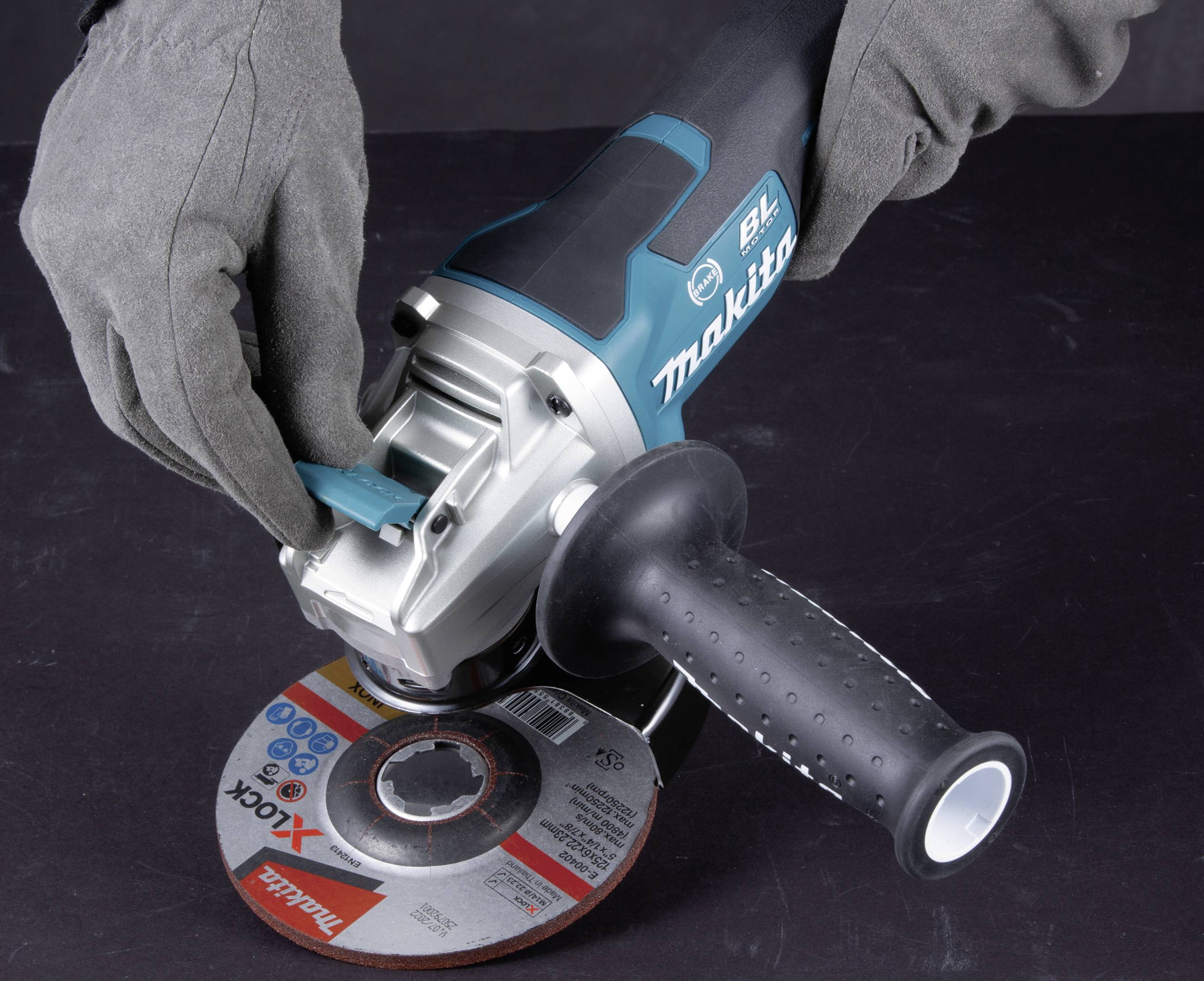 Makita DGA519RTJ Akku-Winkelschleifer 125mm inkl. 2. Akku, inkl. Ladegerät 18V 5Ah