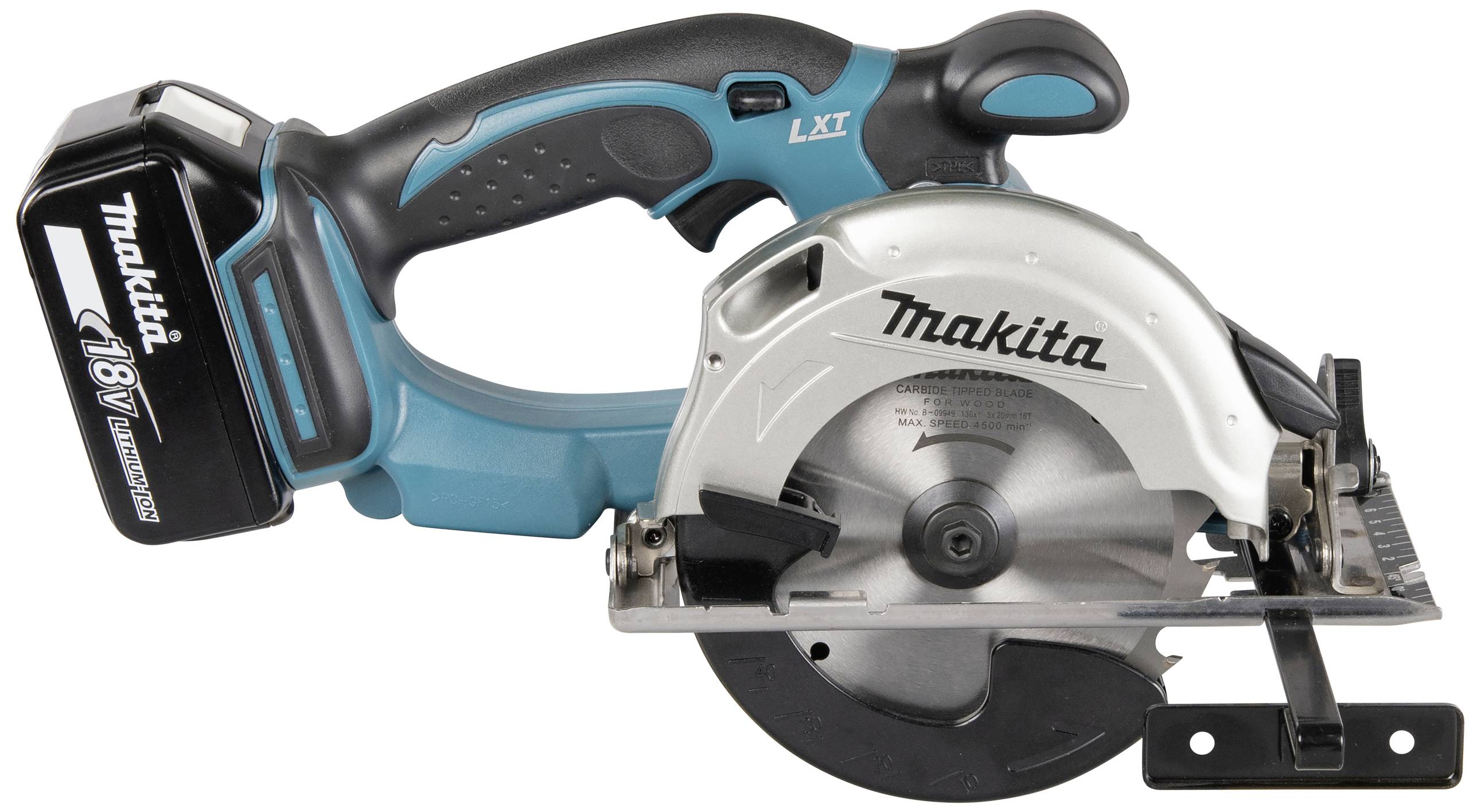 Kabellose Handkreissäge, Marke Makita, mit einem 18V Akku. Gezeigt wird die Säge von der Seite, Schwerpunkt auf dem Sägeblatt.