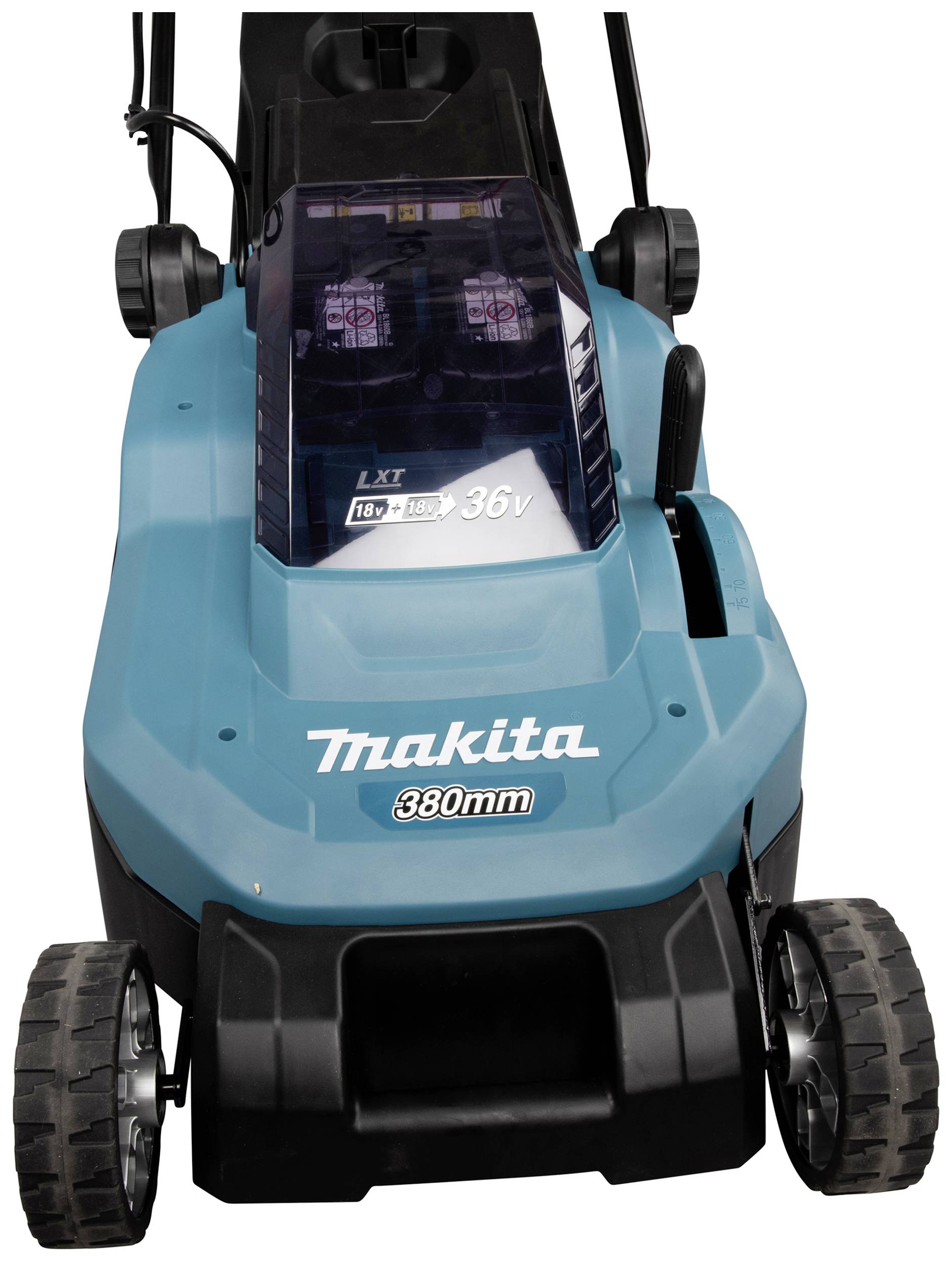 Ein blauer Rasenmäher mit der Aufschrift 'Makita 380mm' und '36V'. Vorderansicht, Fokus auf Räder und Gehäuse.