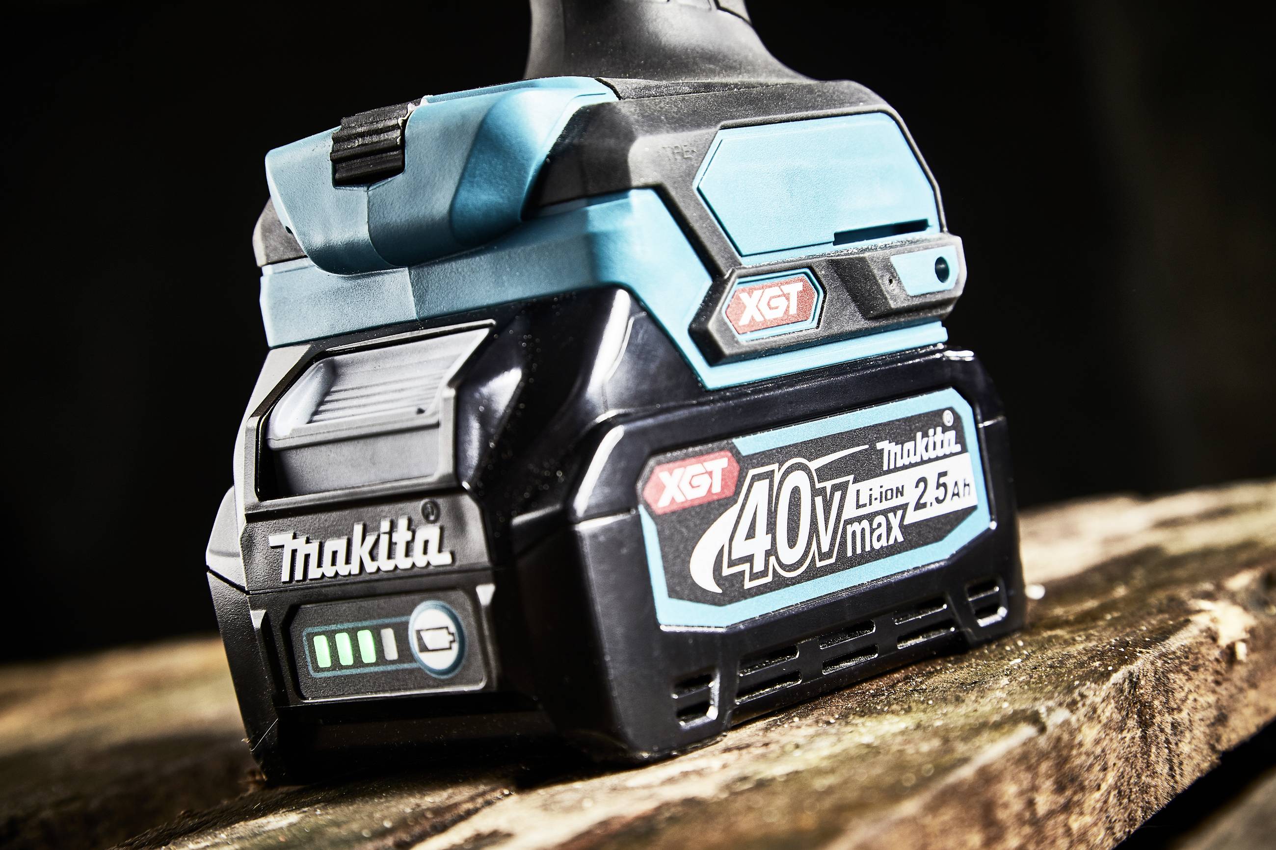 Makita DF001GD201 Akku-Bohrschrauber 40V 2.5Ah Li-Ion inkl. Ladegerät