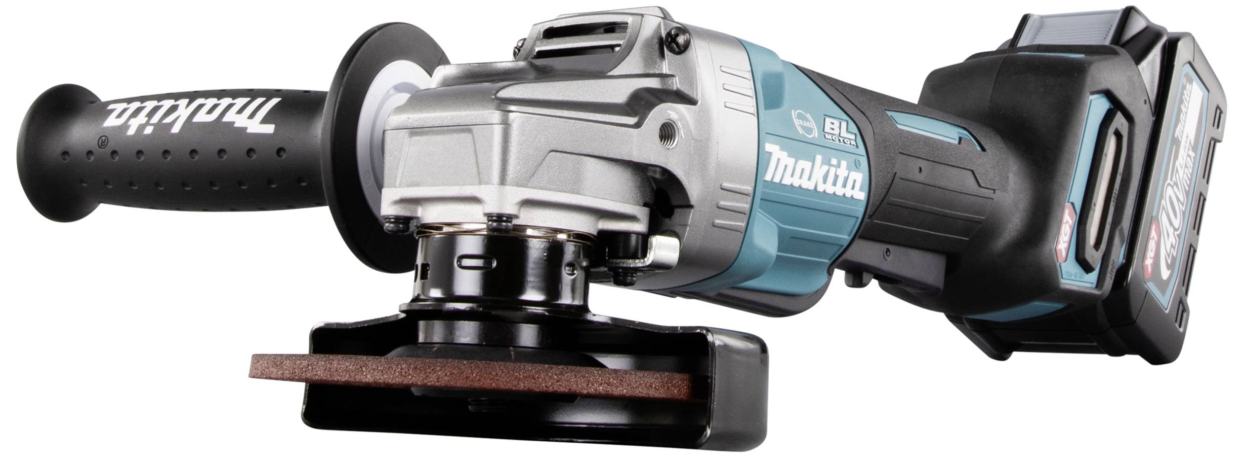 Ein kabelloser Winkelschleifer in Nahaufnahme mit blau-schwarzem Gehäuse und Makita-Logo auf Griff und Gehäuse.