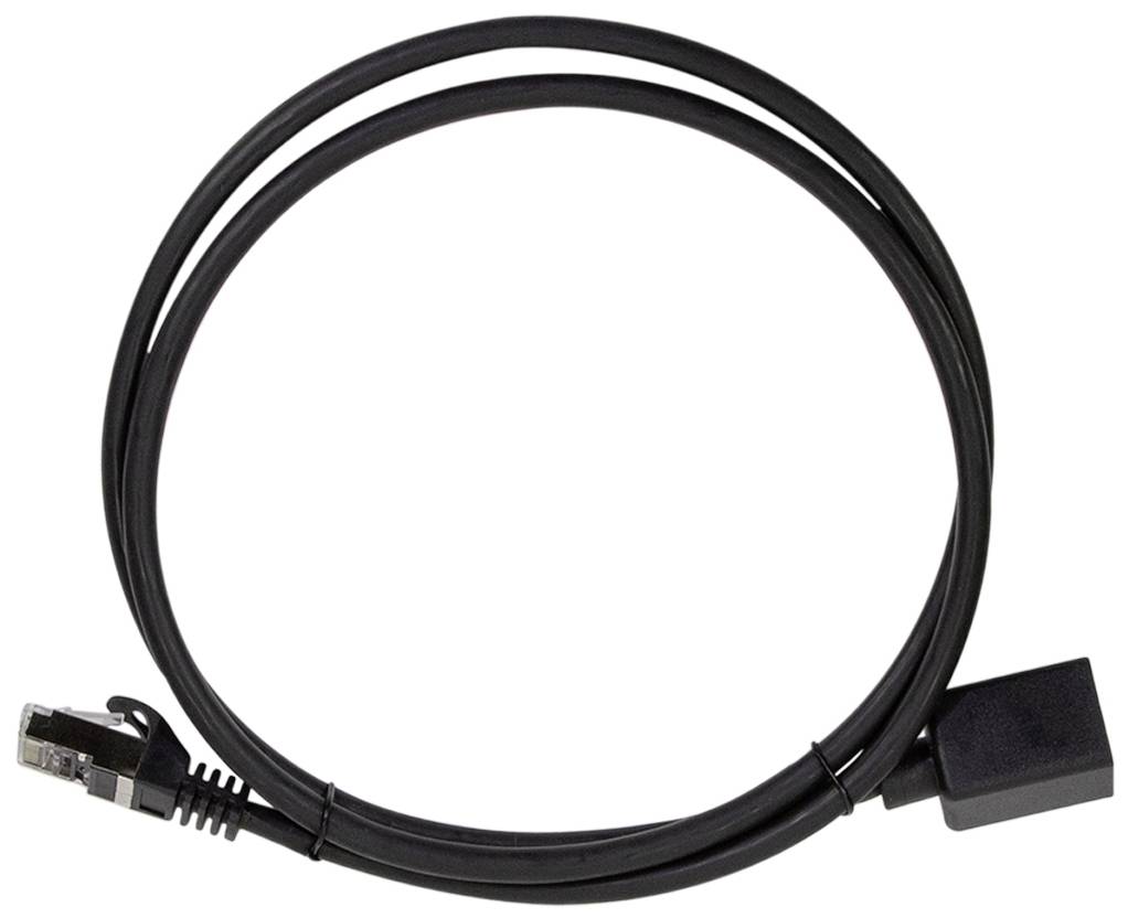Ein schwarzes Ethernet-Kabel mit einem RJ45-Stecker auf der linken und einem rechteckigen Adapter auf der rechten Seite.