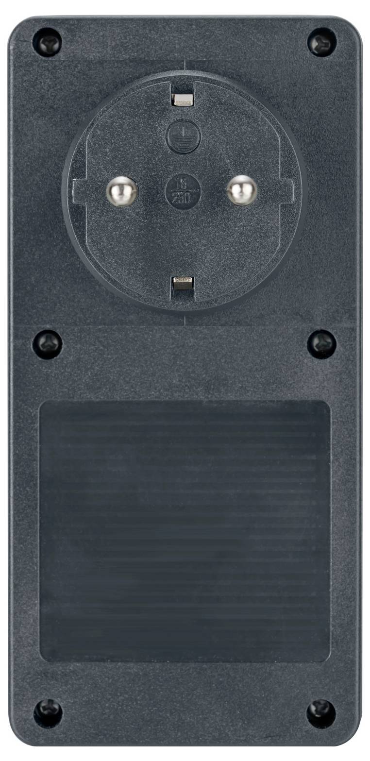 Schwarze wandmontierte Steckdose mit großem Solarpaneel darunter, was auf ein solarbetriebenes Elektrogerät oder Ladegerät hindeutet.