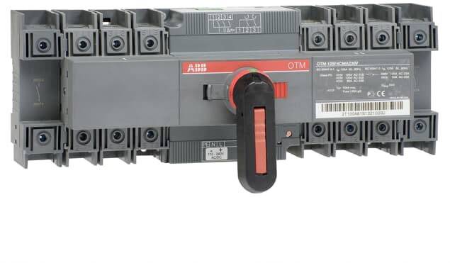 Industrieschalter mit rotem Hebel im Zentrum. Zahlreiche Anschlüsse sind sichtbar.