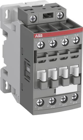Ein elektrischer Schütz mit mehreren Anschlussklemmen, verwendet zur Steuerung von Stromkreisen in industriellen Anwendungen.