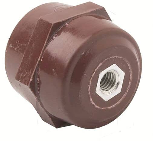 Eine braune, sechseckige Metallmutter mit offenem Gewinde; sie dient zur Befestigung von Schrauben an Objekten.