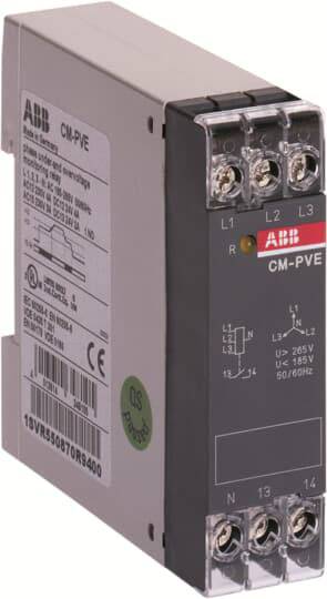 Ein elektrisches Relais von ABB, Modell CM-PVE, mit Anschlüssen oben und Etikett mit technischen Spezifikationen an der Seite.