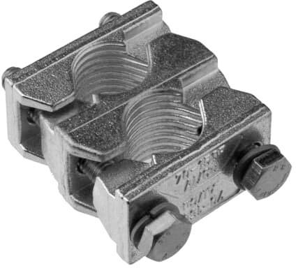 Ein silberner elektrischer Brückenverbinder aus Metall mit zwei Schrauben zur Befestigung von Kabeln in elektrischen Schaltungen.