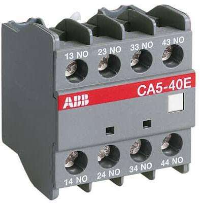 Ein graues elektrisches Schaltgerät mit sechs Anschlussklemmen, beschriftet mit 'ABB' und 'CA5-40E'. Es hat nummerierte Klemmen von 13 bis 44.