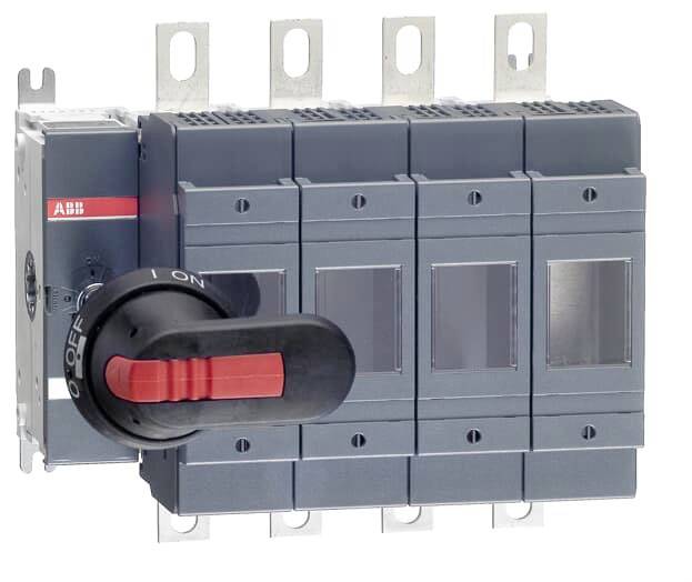 Ein vierschneidiger Hauptschalter mit schwarzem und rotem Schaltgriff, gekennzeichnet mit 'OFF' und 'ON', zur Steuerung elektrischer Schaltkreise.