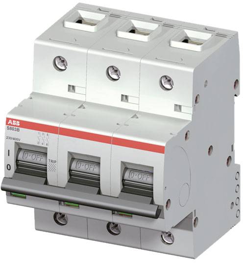 Ein dreipoliger Leistungsschalter in der 'OFF'-Position, mit Beschriftung 'ABB S803B 230/400V', zur Steuerung und Schutz von Stromkreisen.
