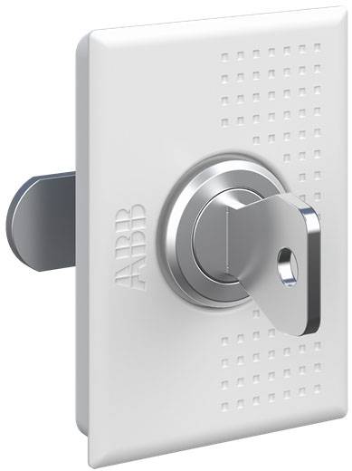 Ein schlüsselschalter mit einem eingesteckten, horizontal ausgerichteten Schlüssel, montiert auf einer weißen Platte.