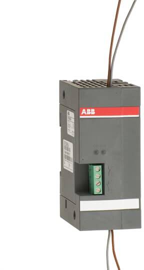Ein schwarzer elektrischer Schalter oder Schutzschalter mit roten und weißen Markierungen, aufgehängt durch zwei Drähte an der Oberseite.