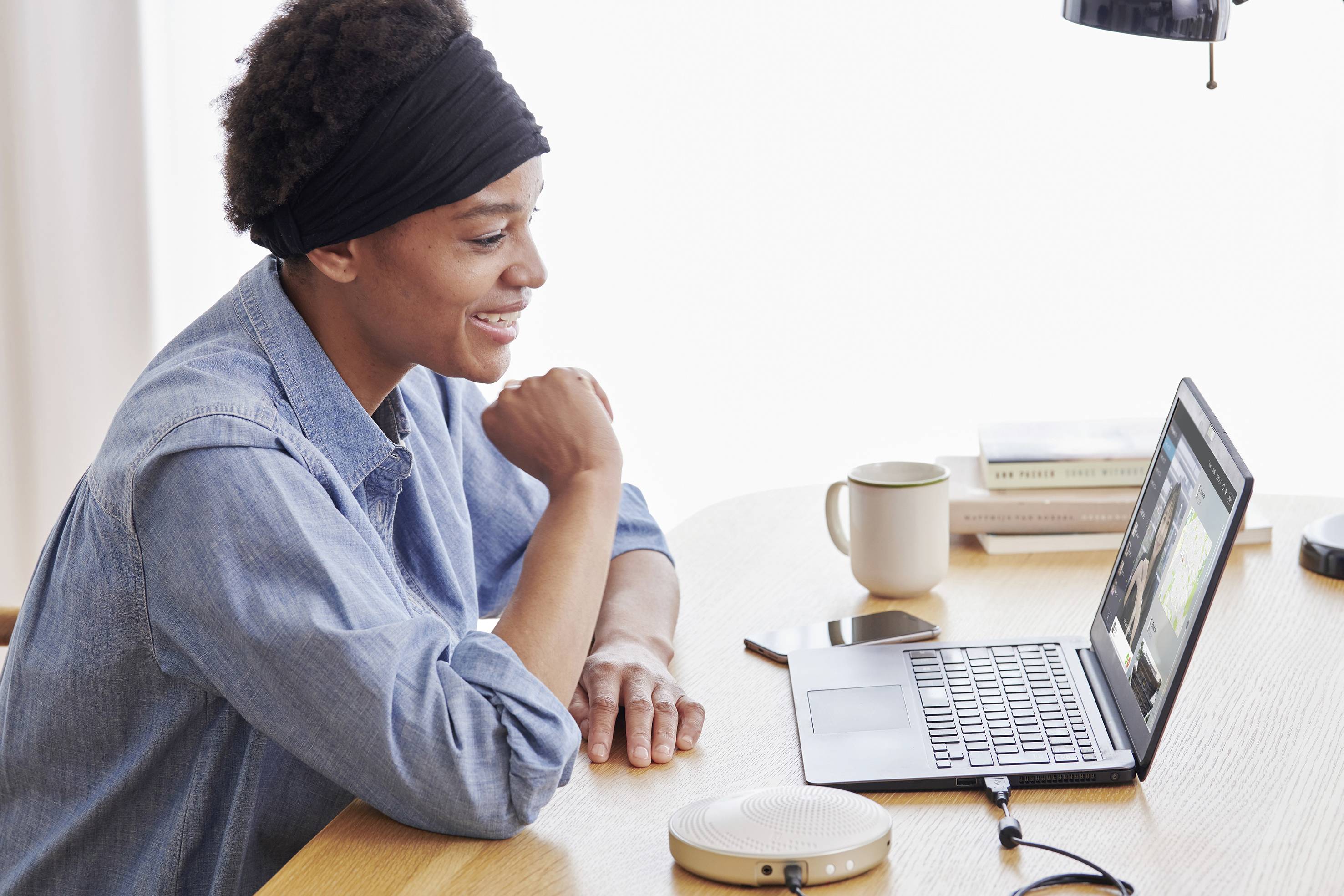 Yamaha YVC-200W Konferenztelefon Micro-USB B (USB 2.0), Bluetooth®, NFC, Kopfhörer (3.5 mm Klinke) Weiß