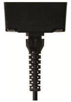 Solid-State-Relais von oben: rechteckiges, schwarzes Modul an einer gesicherten Kabelverbindung.