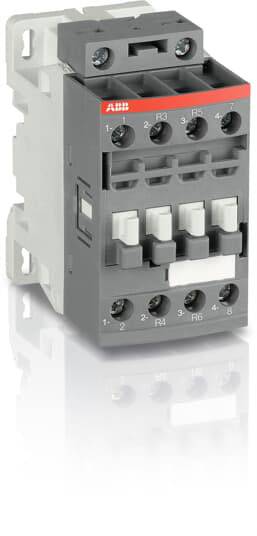 Grau-roter elektrischer Schütz von ABB mit mehreren Anschlussklemmen, verwendet zur Steuerung von Stromkreisen in Schaltanlagen.