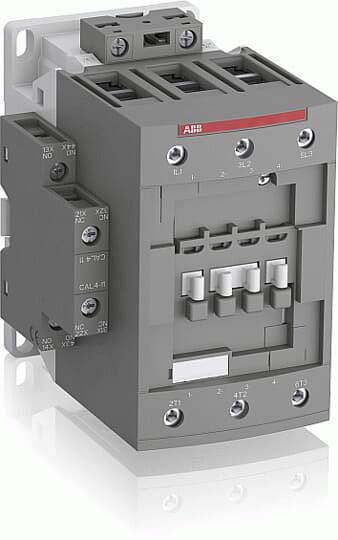 Elektroschütz in Nahaufnahme mit mehreren Anschlüssen und sichtbarem Herstellerlogo, verwendet zur Steuerung elektrischer Schaltkreise.