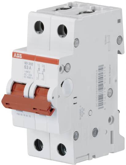 Ein zweipoliger Sicherungsautomat mit roten Schaltern und technischer Beschriftung an der Vorderseite, für elektrische Schutzschaltungen.