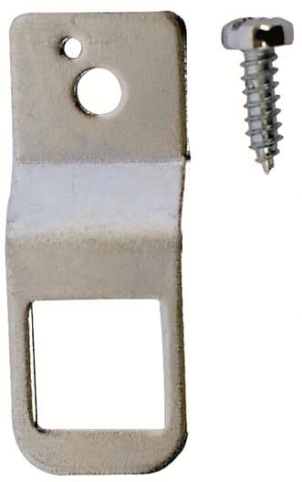 Metallwinkel mit einem Loch neben einer Schraube.