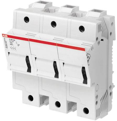 Ein dreipoliger Leistungsschutzschalter in weiß auf weißem Hintergrund, zur Steuerung und zum Schutz elektrischer Stromkreise.