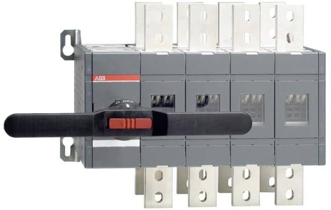 Ein elektrischer Lasttrennschalter mit grauem Gehäuse und rotem Schalter. Er verfügt über mehrere Metallanschlüsse oben und unten.