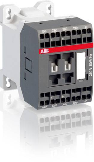 Ein elektrisches Schütz von ABB mit mehreren Anschlussmöglichkeiten, geeignet für Steuerspannungen von 230 V.