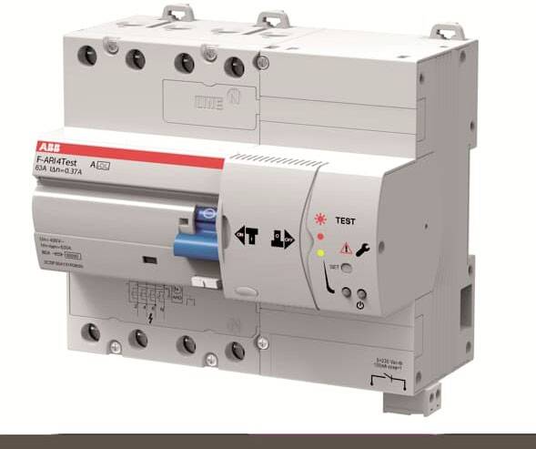 Ein FI-Schutzschalter von ABB mit Testfunktion. Er dient dem Schutz vor Stromschlägen und Unterbrechung bei Fehlströmen.