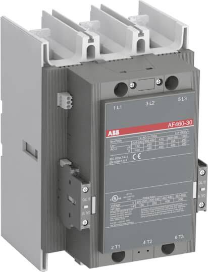 Industrielles Schaltgerät mit grauem Gehäuse und rotem Etikett, geeignet für elektrische Steuerung und Lastmanagement.