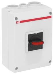 Ein elektrischer Hauptschalterkasten mit einem schwarzen und roten Schalter auf einem weißen Gehäuse.