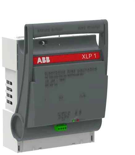 Ein graues ABB-Gerät mit rotem 'XLP 1' Etikett, wahrscheinlich ein Stromschalter oder Schutzschalter, vor weißem Hintergrund.