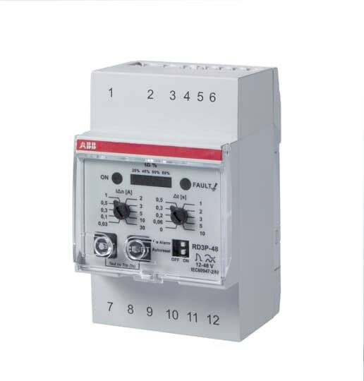 'RCPE-48'-Schutzrelais von ABB mit Bedienelementen und Anzeigeleuchten; dient zur Überwachung von elektrischen Systemen.