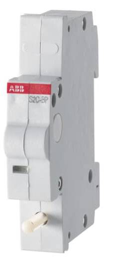 Ein grauer Leitungsschutzschalter mit dem Logo 'ABB' auf rotem Hintergrund, Modell S2C-BP, seitlich abgebildet.