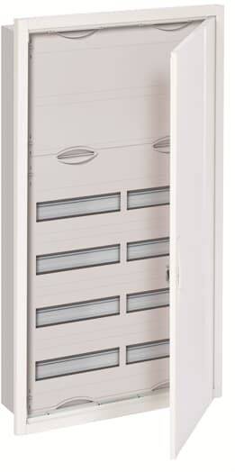 Ein geöffneter, weißer Verteilerkasten mit mehreren horizontalen Schienen für elektrische Modulinstallation.