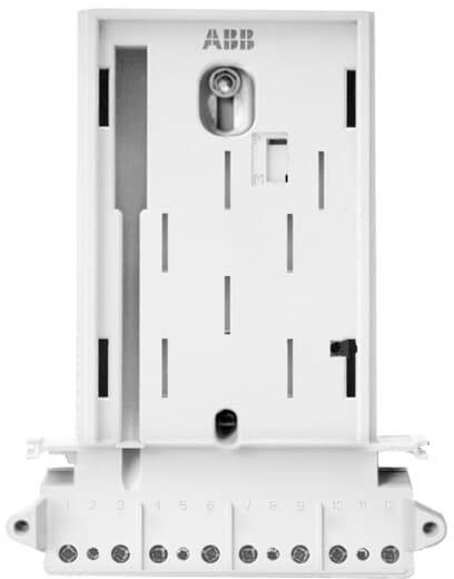 Gehäuse eines elektrotechnischen Geräts mit mehreren nummerierten Anschlüssen unten.