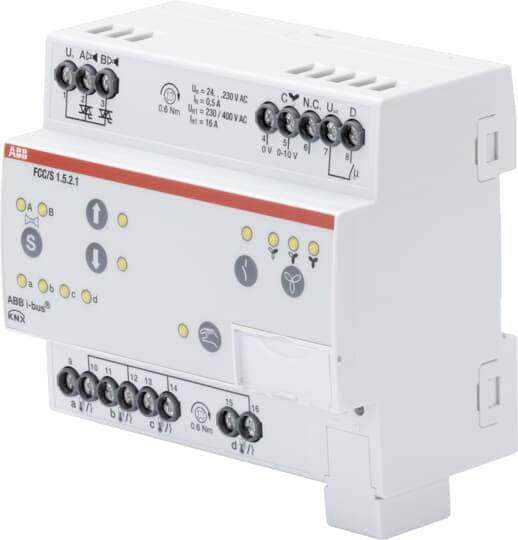 Ein elektronisches Steuergerät in Kunststoffgehäuse, zeigt verschiedene Anschlussklemmen und Bedienknöpfe auf der Vorderseite.