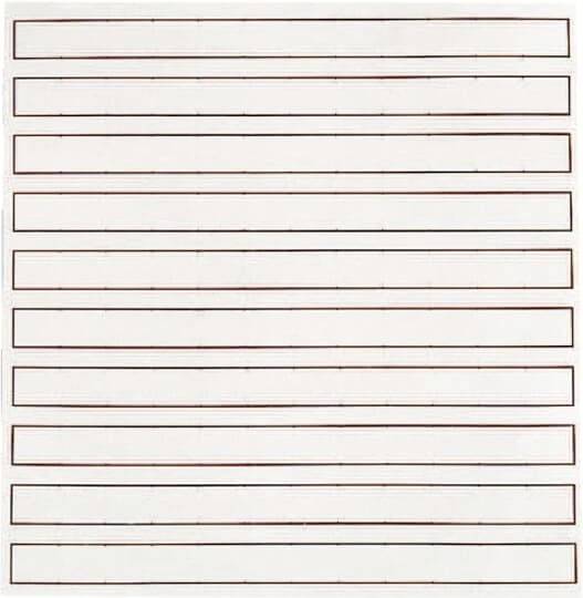 Weiße Fläche mit horizontalen, dünnen, roten Linien in gleichmäßigen Abständen. Geometrisches Muster, abstrahierte Darstellung.