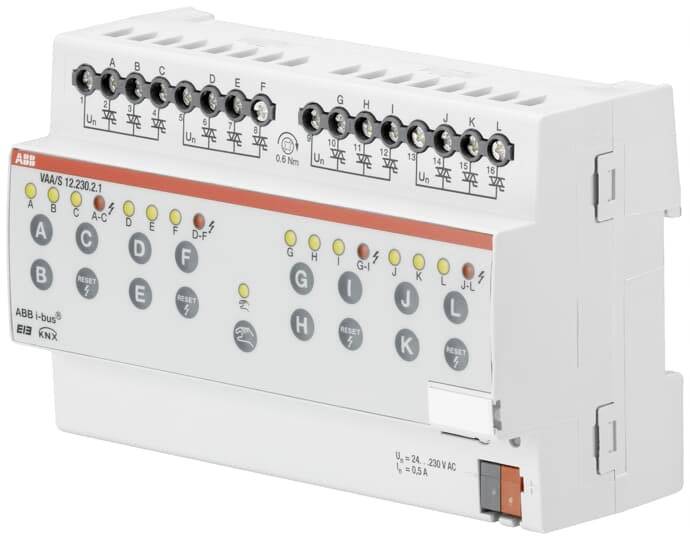 Ein KNX-Schaltaktor-Modul mit 12 Kanälen, Anschlussmöglichkeiten und LED-Anzeigen für die Steuerung elektrischer Geräte.