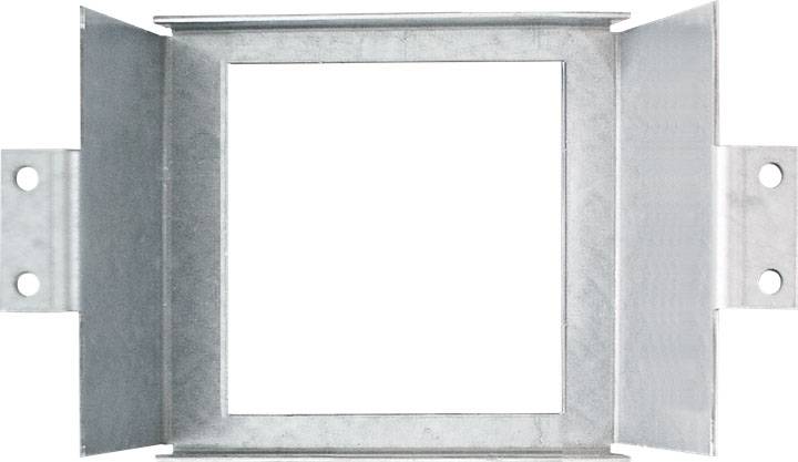 Metallene Montagehalterung mit L-förmigen Seiten und einer quadratischen Öffnung in der Mitte. Sie hat Löcher für Schraubenbefestigung.