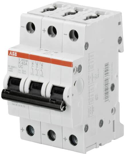 Ein dreipoliger Lasttrennschalter mit schwarzem Hebel und roten Markierungen, geeignet für industrielle elektrische Anwendungen.
